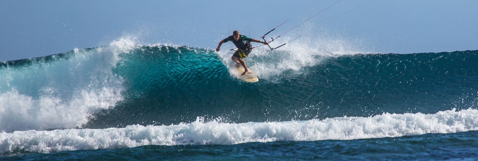 Hang Loose Tours Kiteboarding kitesurfing school in mascarene islands mauritius