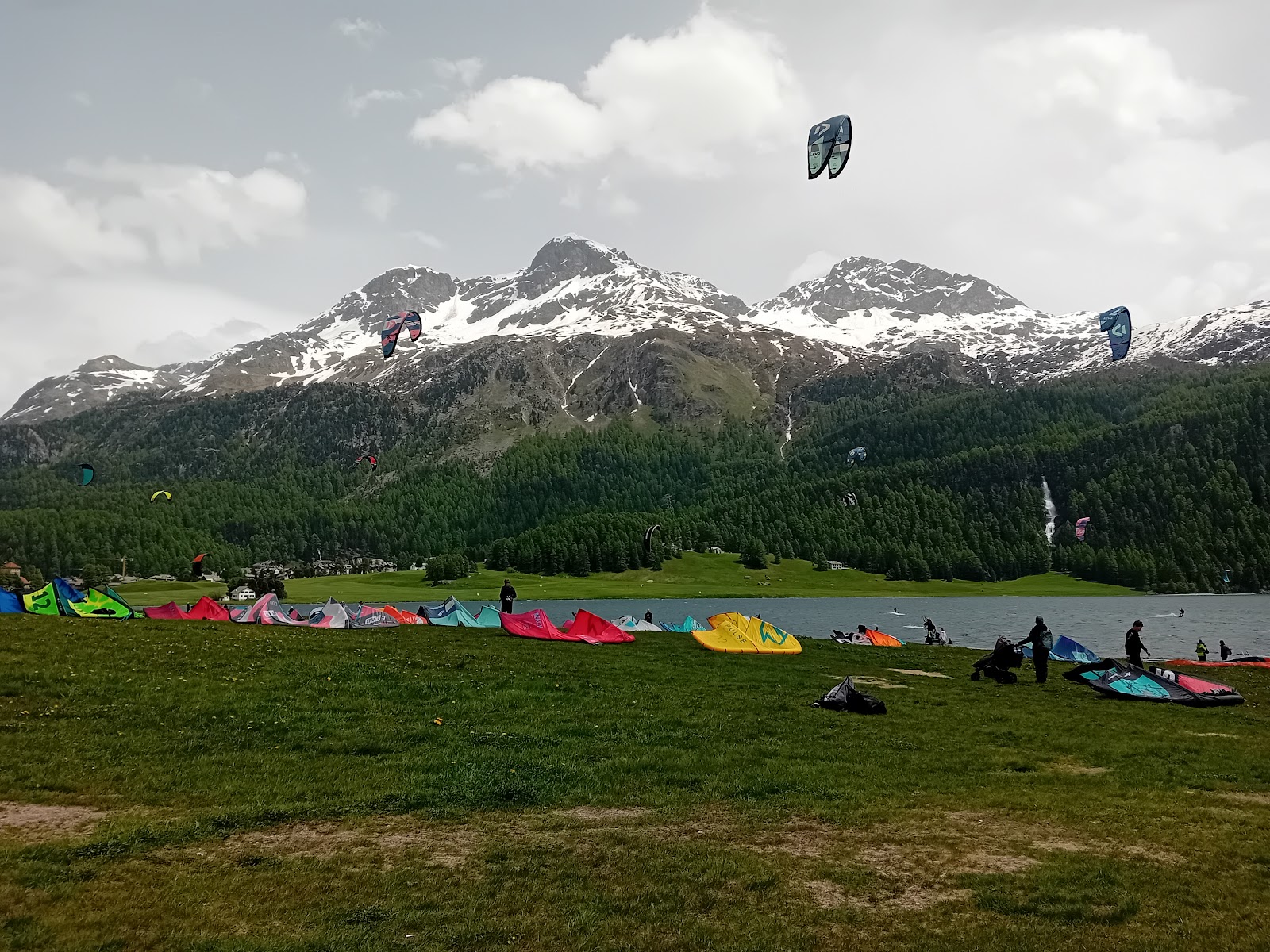Windsurfing Silvaplana Mountain Surfshop kitesurfing shop in Lake Silvaplana — photo 3
