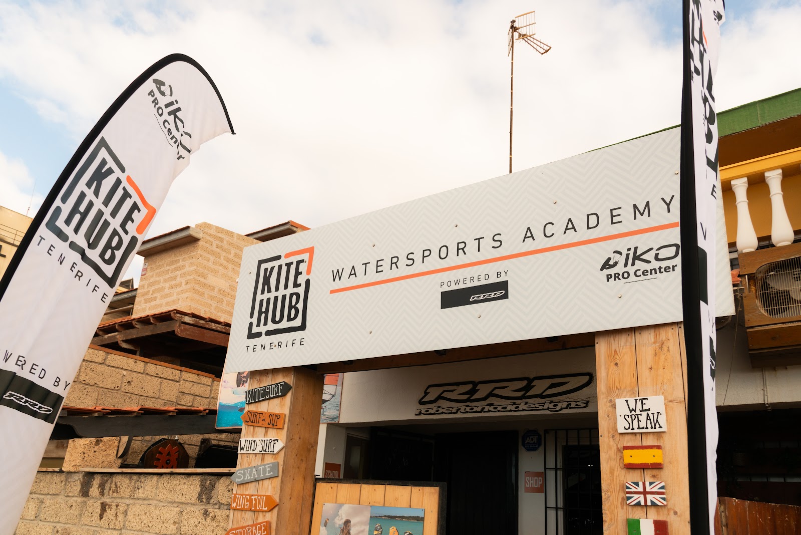 Kite Hub Tenerife: centro de kitesurf y deportes acuáticos kitesurfing school in canary islands