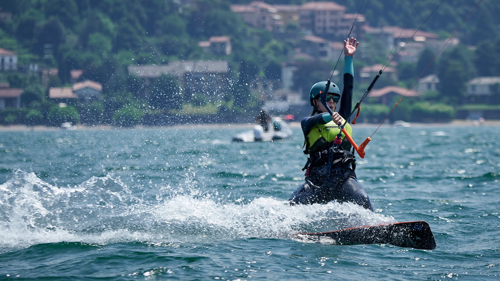 Epic Gust Kitecoaching - Boat Kitesurfing School Lake Como kitesurfing school in Lake Como — photo 2