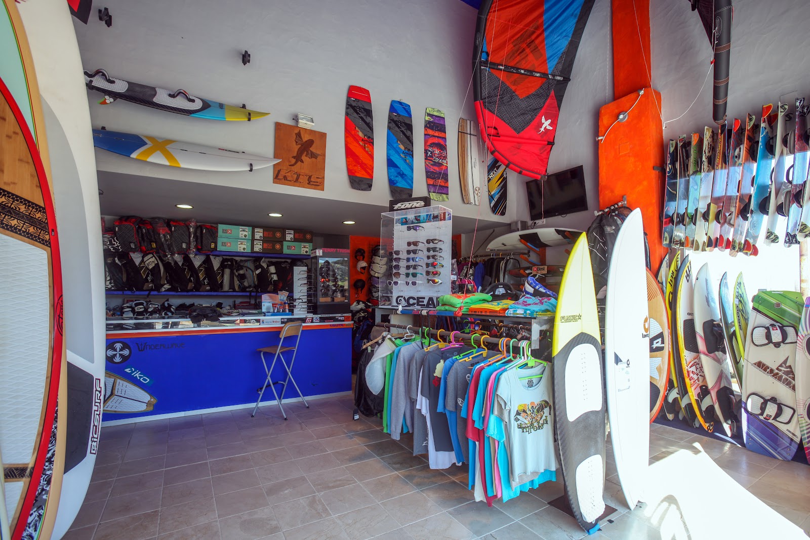 KTS TARIFA Kite&Wing Shop&School kitesurfing shop in Tarifa — photo 3