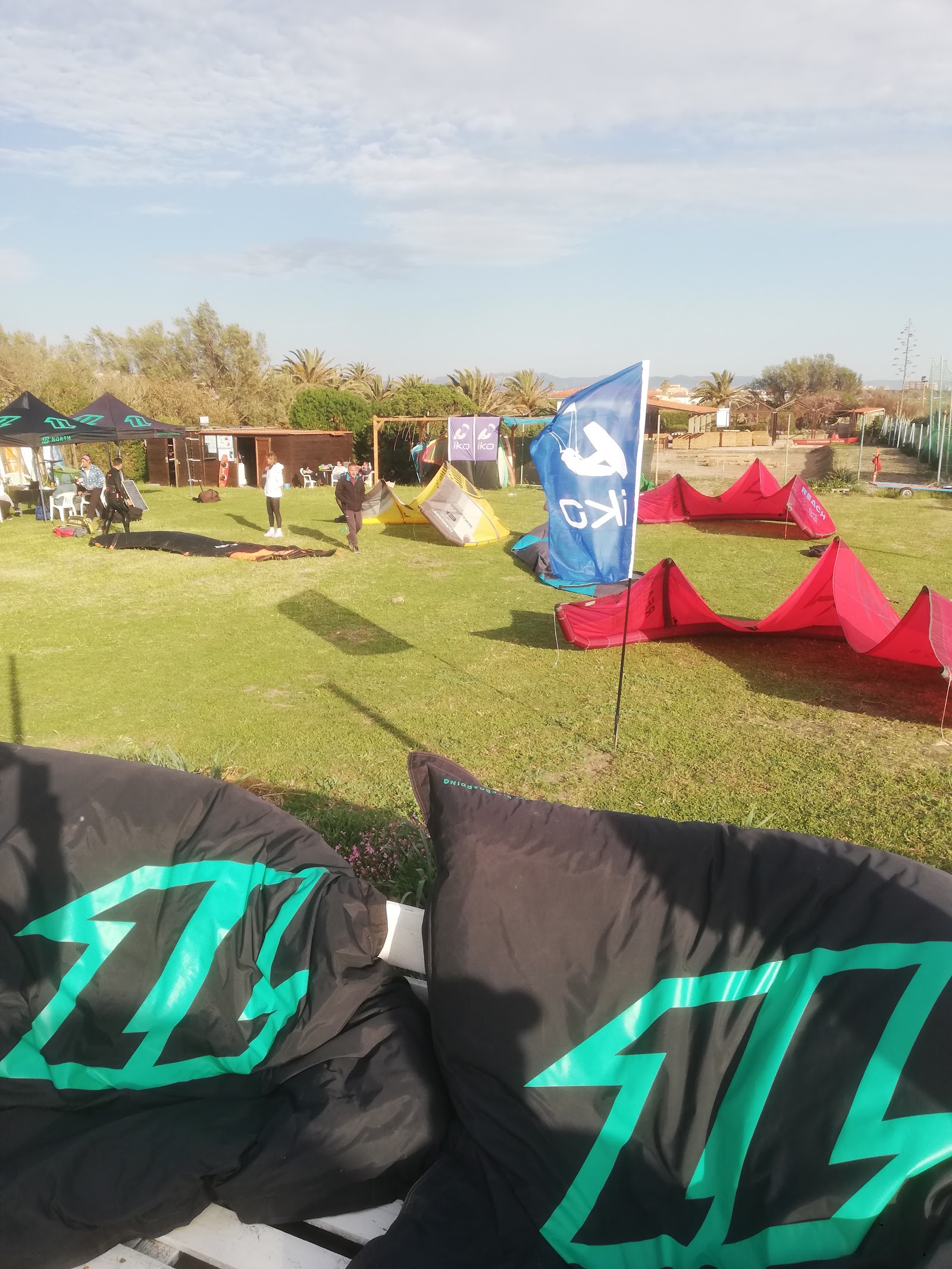 Positivekite Scuola kitesurf iko center, wing foil, surf, sup, windsurf kitesurfing school in italy mainland