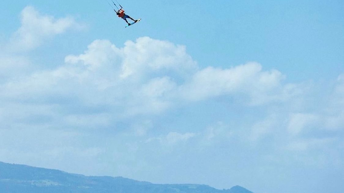 kitewizard - kiteboarding lessons maui - mauikiteriders kitesurfing school in maui
