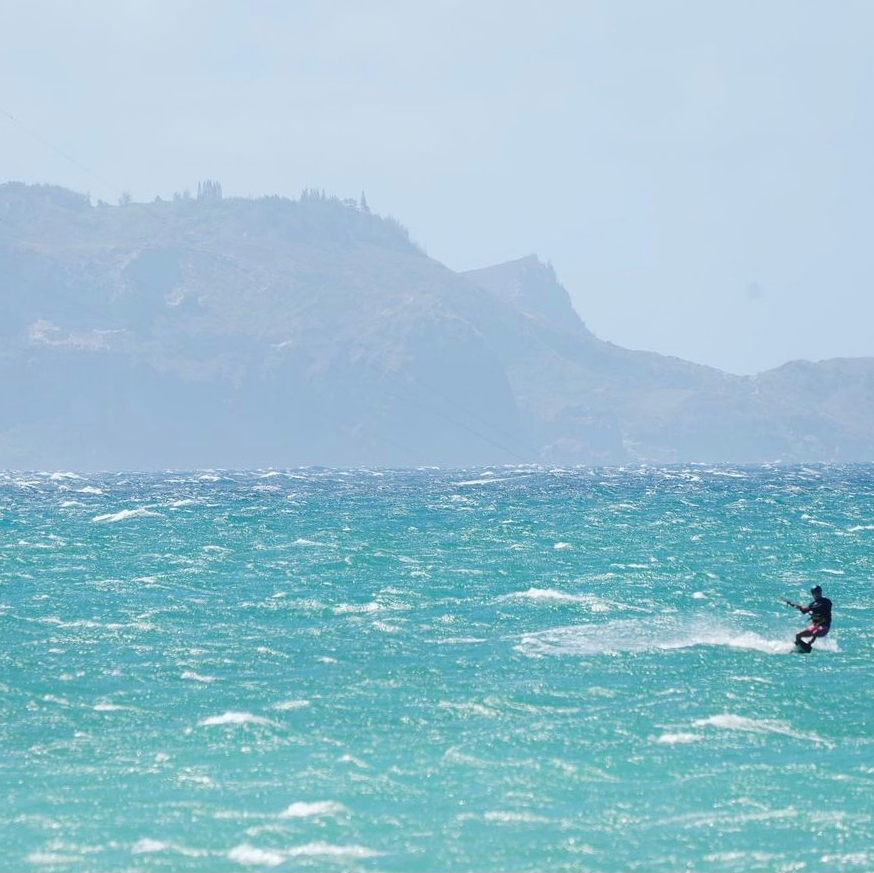 kitewizard - kiteboarding lessons maui - mauikiteriders kitesurfing school in Maui — photo 2
