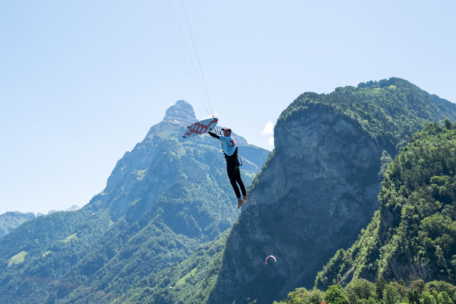 Kiteloop Samuel Abt - Kiteschule und Camps kitesurfing school in urnersee