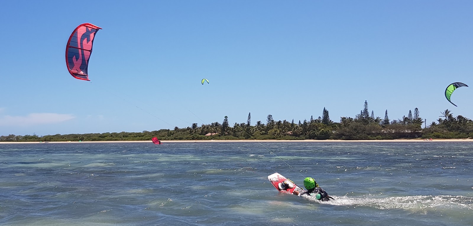 Kitesurfing School Noumea Vakarm kitesurfing school in New Caledonia — photo 2