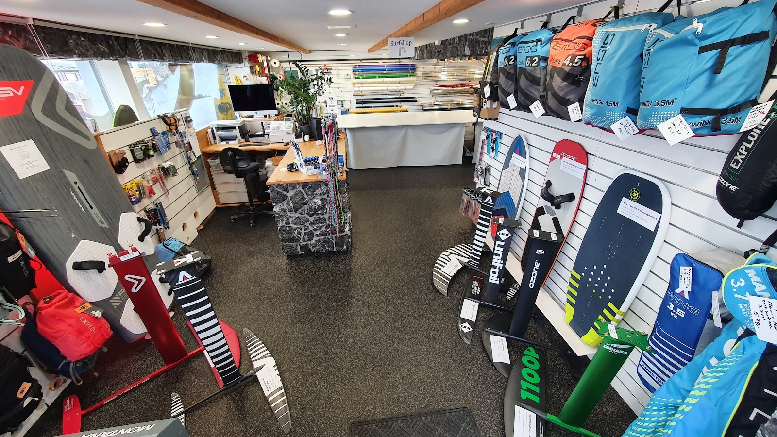 Sky High Wind & Watersports - Armstrongfoils.ch ProShop kitesurfing school in Urnersee — photo 2
