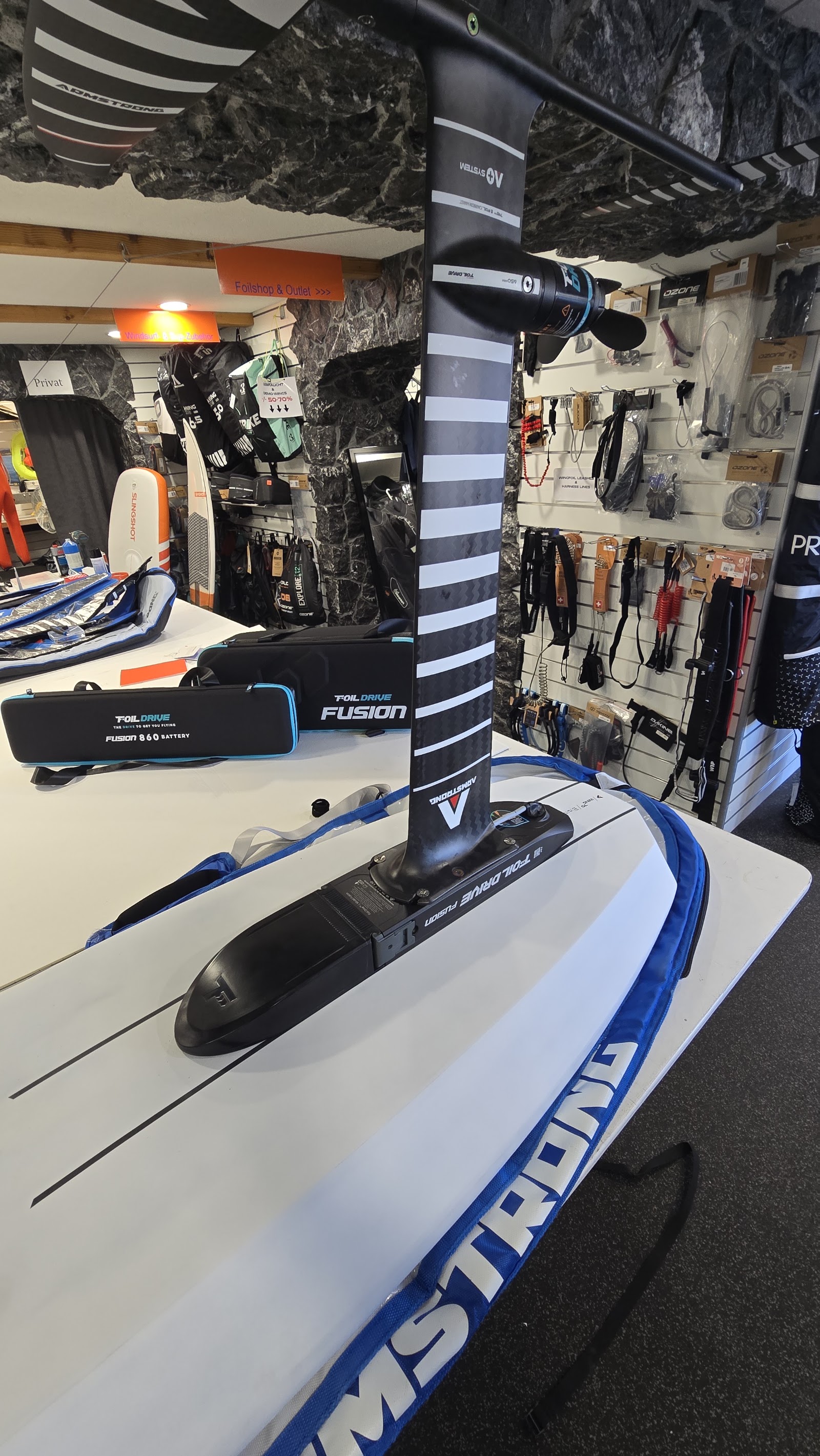 Sky High Wind & Watersports - Armstrongfoils.ch ProShop kitesurfing school in Urnersee — photo 3