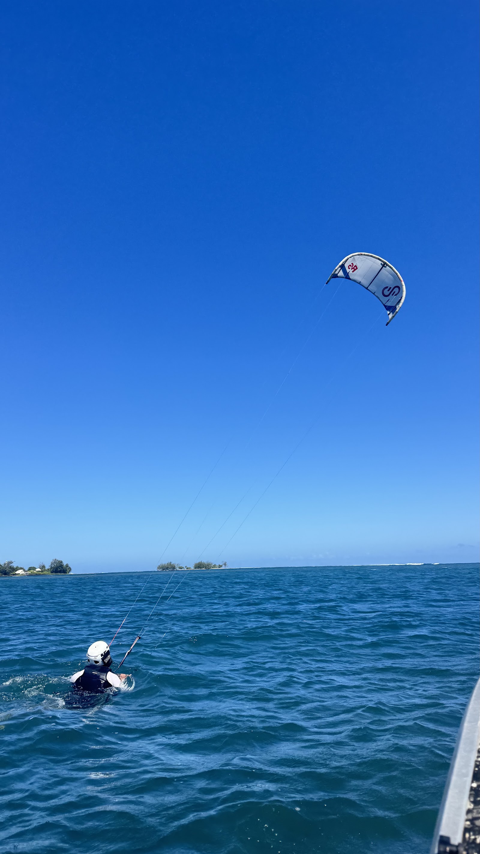 Ecole De Kitesurf / Foil - Tahiti Fly Experience kitesurfing school in French Polynesia — photo 3