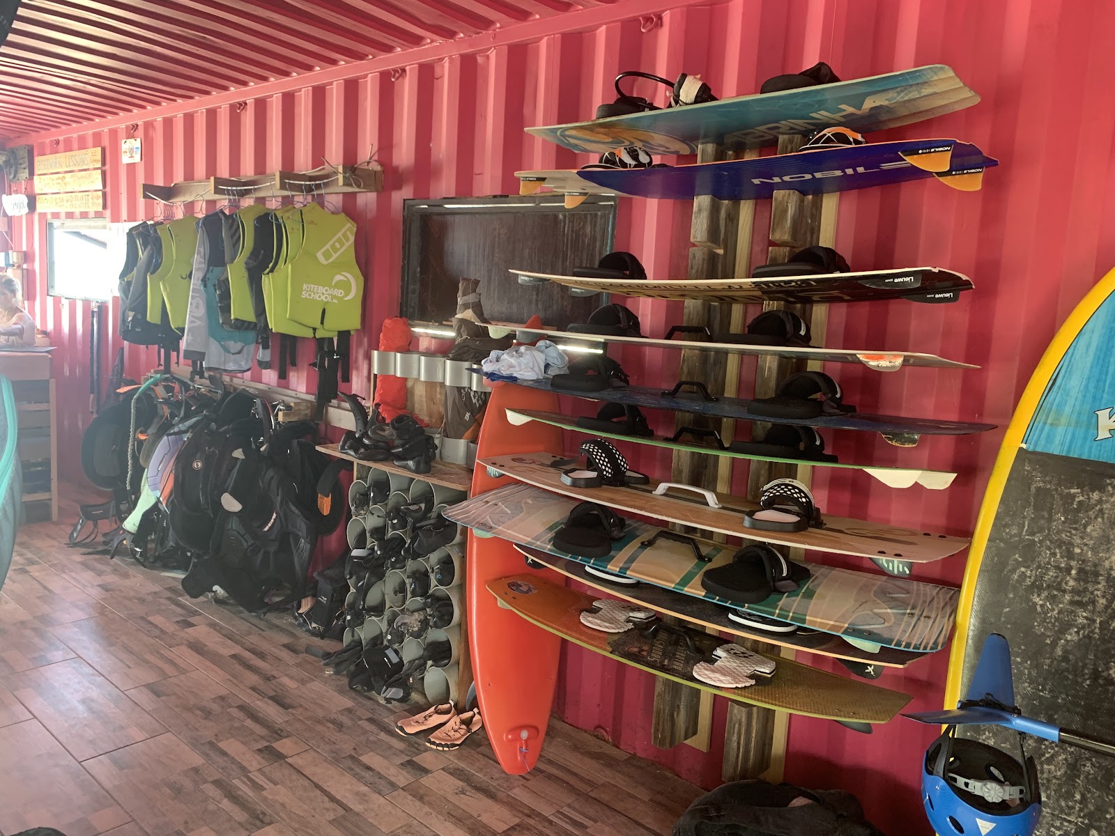Armando's kite shack kitesurfing school in ABC Islands (Aruba) — photo 2
